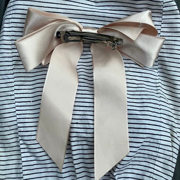 Gold satin ribbon bow hair clip, Dolls Kill glam balletcore girly coquette fairy - Picture 5 of 7